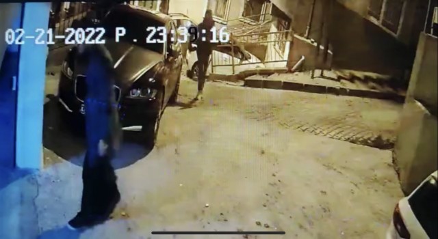 Kağıthanede kapkaç anı kameraya yansıdı: Avukatın evrak çantasını çaldılar