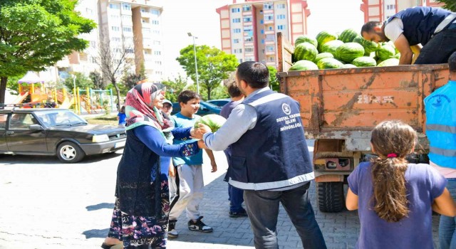 Kahramankazan Belediyesinden ihtiyaç sahiplerine 30 ton karpuz