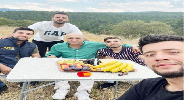 Kanser tedavisi gören gazeteci genci arkadaşları mutlu gününde unutmadı