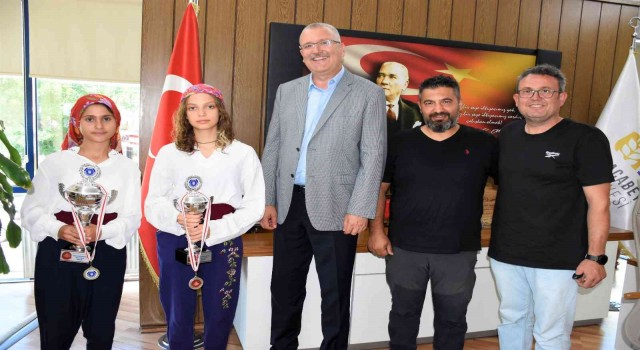 Karacabeyin sporda başarıları sürüyor