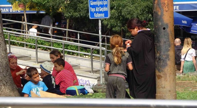 Karaköyde dilencilere zabıta baskını