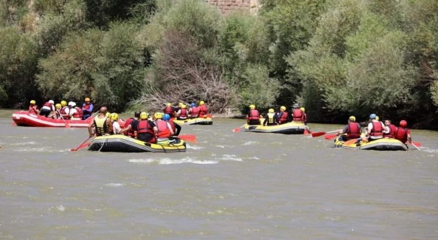 Karasu Nehrinde rafting keyfi