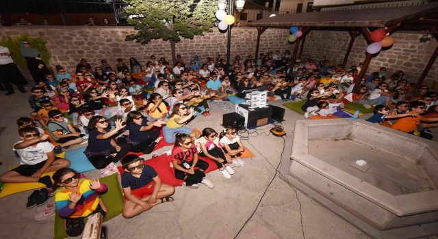 Karataylı çocuklar açık hava sineması ile buluştu