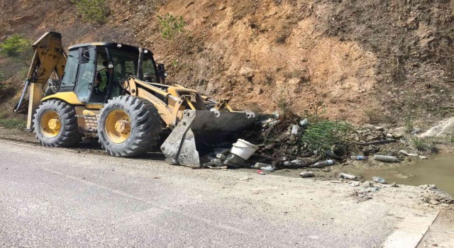 Karayolları selin ardından temizlik yaptı