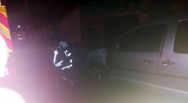 Kardeşinin aracını benzin dökerek yaktı