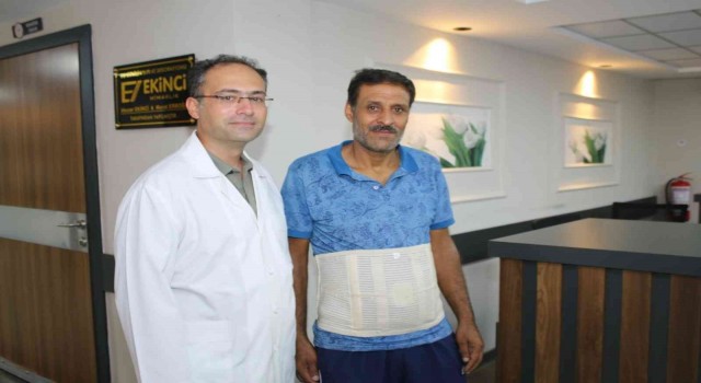 Karın ağrısı şikayetiyle gittiği hastanede bağırsağında delik olduğunu öğrendi
