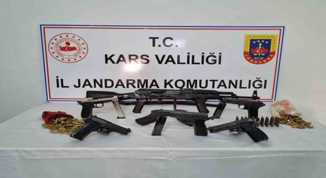 Karsta jandarmadan ‘Şafak operasyonu