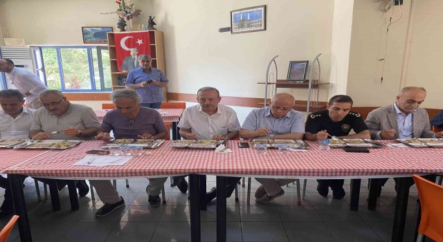 Kartal Cemevinde Muharrem ayı dolayısıyla vatandaşlara lokma dağıtıldı