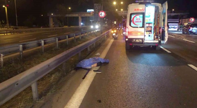 Kartalda kamyonete arkadan çarpan motosiklet alev aldı: 2 ölü