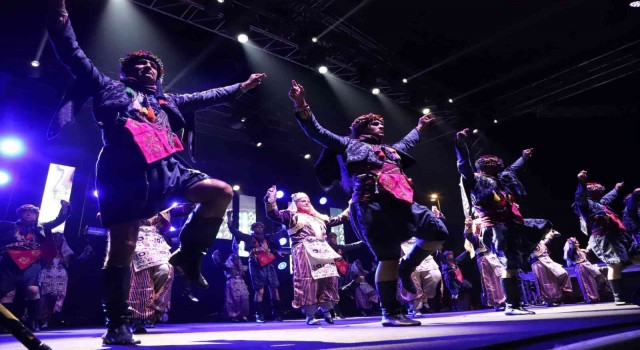 Kartalda ‘Uluslararası Halk Oyunları Festivali renkli görüntülerle başladı