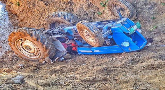 Kastamonuda devrilen traktörün sürücüsü yaralandı