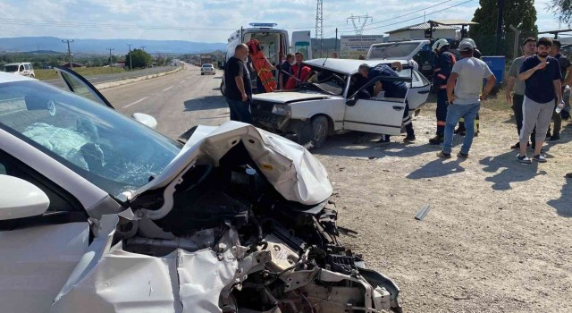 Kastamonuda iki otomobil çarpıştı: 3 yaralı