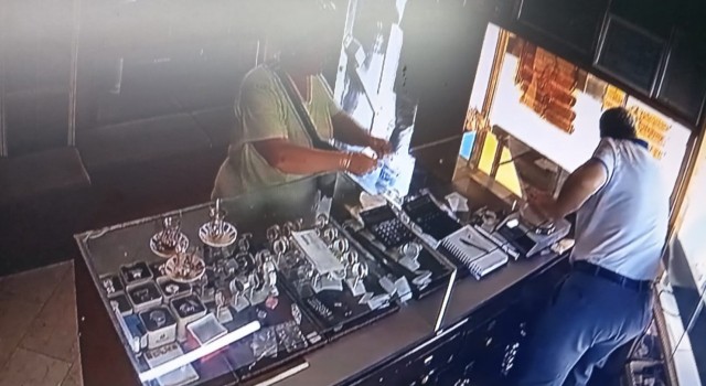 Kastamonuda kuyumcudan küpe çalan hırsız yakalandı