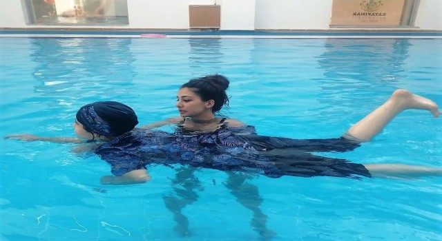 Kayapınar Belediyesinden otizmli çocuklara özel yüzme kursu