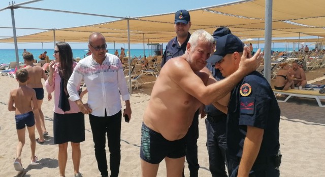 Kaybolan torununa kavuşan Rus dede, gözyaşlarına boğuldu