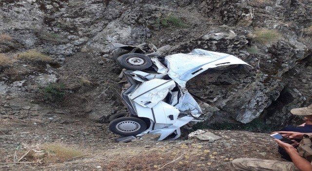 Kayıp gencin cansız bedeni uçuruma yuvarlanmış otomobilde bulundu