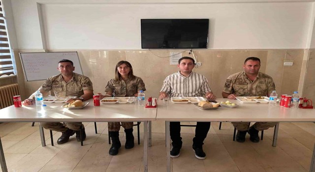 Kaymakam Başar, jandarma ile bir araya geldi