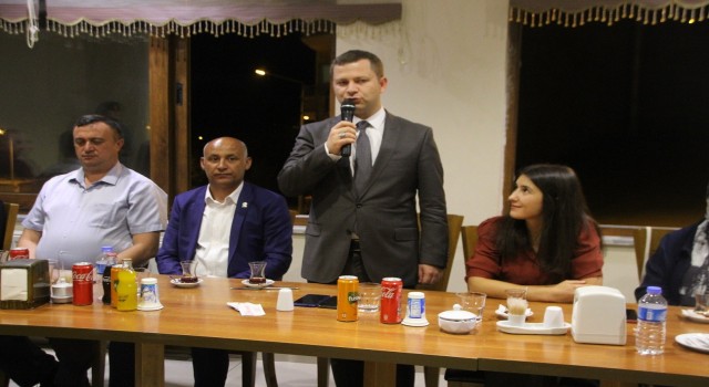 Kaymakam Demirer onuruna veda yemeği