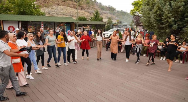 Keçiören Belediyesinden Kartaltepede eğlenceli konser