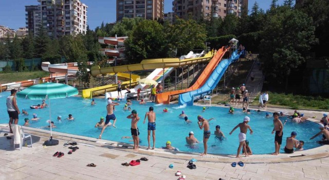 Keçiörende aquaparklar dolup taşıyor