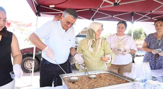 Kemer Belediyesinden aşure ikramı