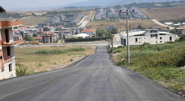 Kemer Köprü Caddesi ve Öğretmen İbrahim Uslu Sokakta asfalt çalışmaları tamamlandı