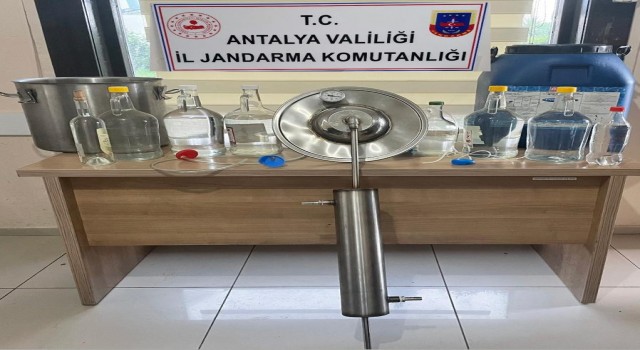 Kemerde jandarmadan sahte alkol baskını