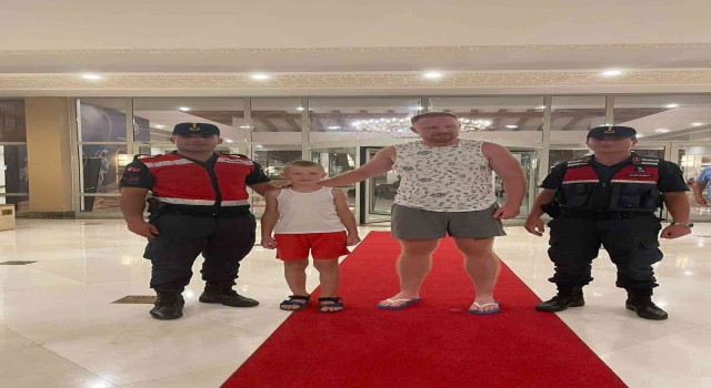 Kemerde kaybolan 2 turist çocuk, jandarma ekiplerince bulundu