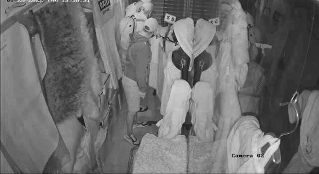 Kepenk kumandasını kopyalayarak iş yerinde olan çelik kasayı soydular