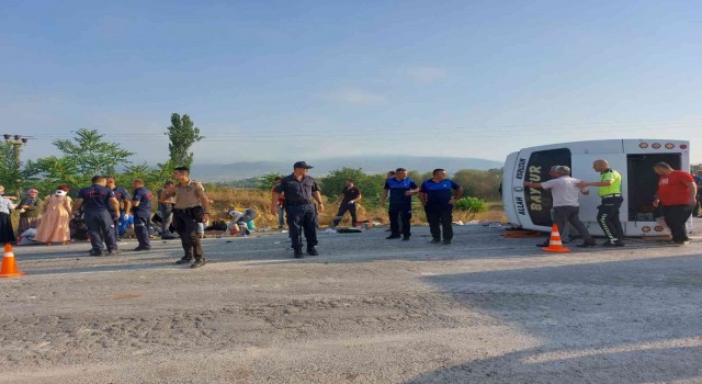 Kepsutta midibüs devrildi