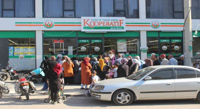 Kiliste yüzde 30-40 ucuzluğu duyan markete koştu