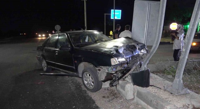 Kırıkkalede iki otomobil çarpıştı: Aynı aileden 5 kişi yaralandı