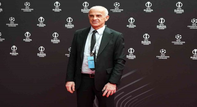 Kırmızı halıda yıldızlar geçidi
