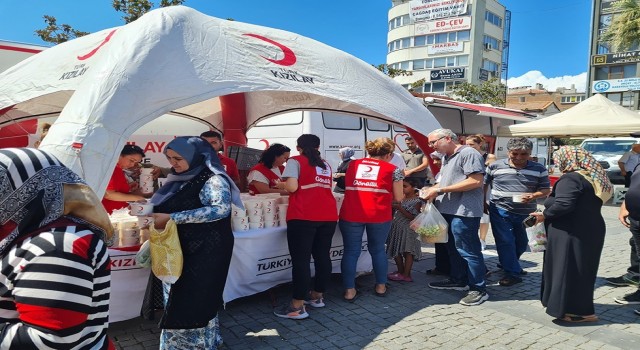 Kızılay Edremit şubesinden aşure hayrı