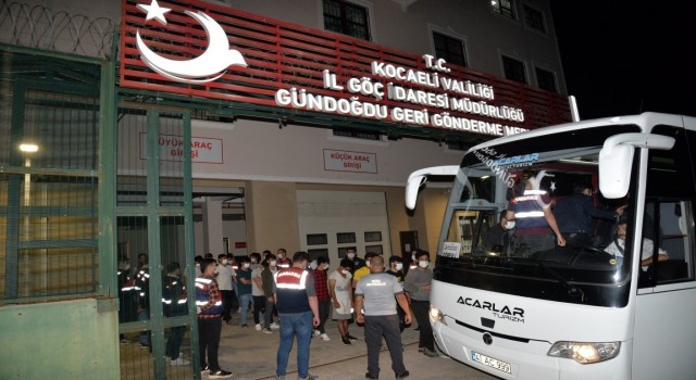 Kocaelide 401 düzensiz göçmen sınır dışı edildi
