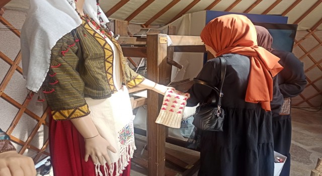 Kocaelinin tanıtım çadırı Ahlatta ilgi görüyor