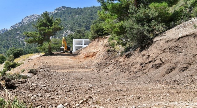 Konyaaltı Belediyesinden Yarbaş Çandırda yol çalışması