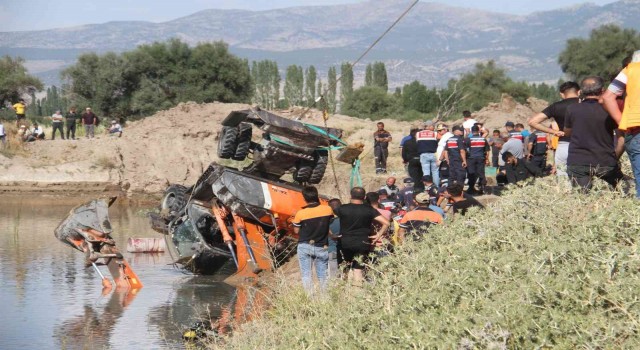 Konyada gölete düşen iş makinesinin operatörü hayatını kaybetti