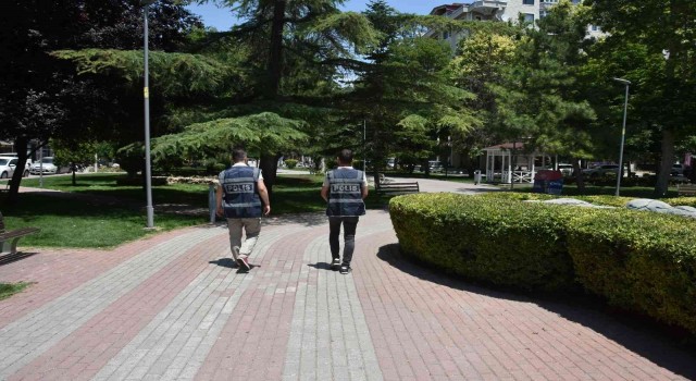 Konyada park ve okul çevrelerinde huzur denetimi