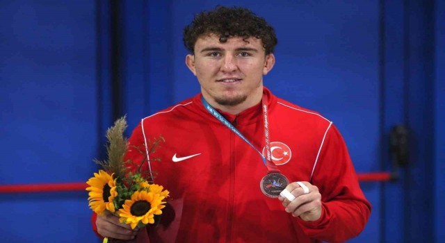 Korkutelili Küçüksolak, güreşte dünya 3.sü oldu