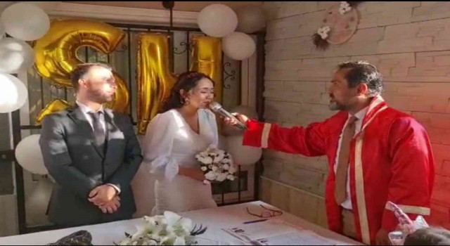 Köy muhtarı, kızının nikahını kıydı
