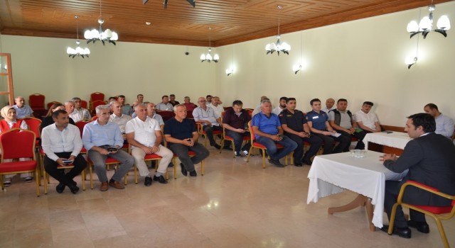 Köy muhtarları ile bir araya geldi