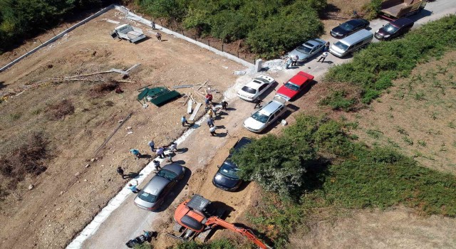 Köyde yanlış anlaşılmadan çıkan yol tartışması tatlıya bağlandı