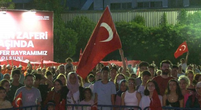 Küçükçekmecede 30 Ağustos Zafer Bayramının 100üncü yılı coşkuyla kutlandı