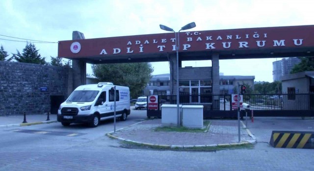 Küçükçekmecede öldürülen iki arkadaşın cenazesi Adli Tıp Kurumundan alındı