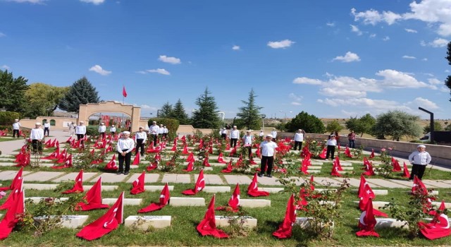 Kuran Kursu öğrencileri Dumlupınar Şehitliğini ziyaret etti