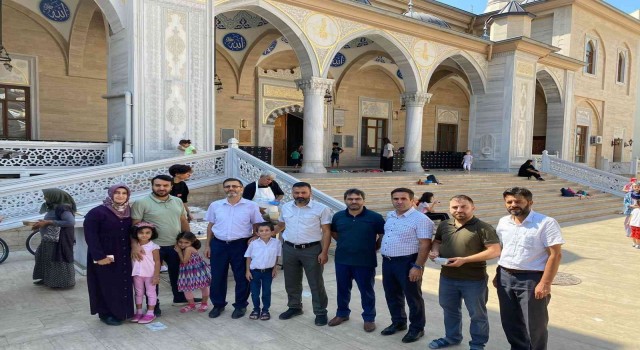 Kuran kursu öğrencileri ve velilerinden aşure hayrı