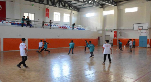 Kuran kursu öğrencilerine futsal etkinliği