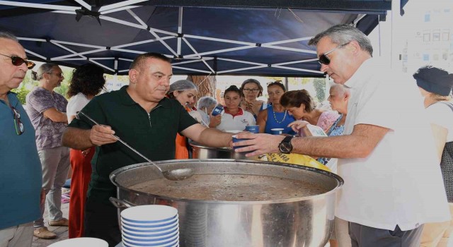 Kuşadası Belediyesinden 6 bin kişilik aşure hayrı