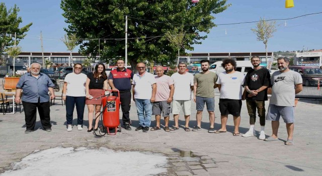 Kuşadası Nazilli Halk Pazarında yangın söndürme eğitimi verildi